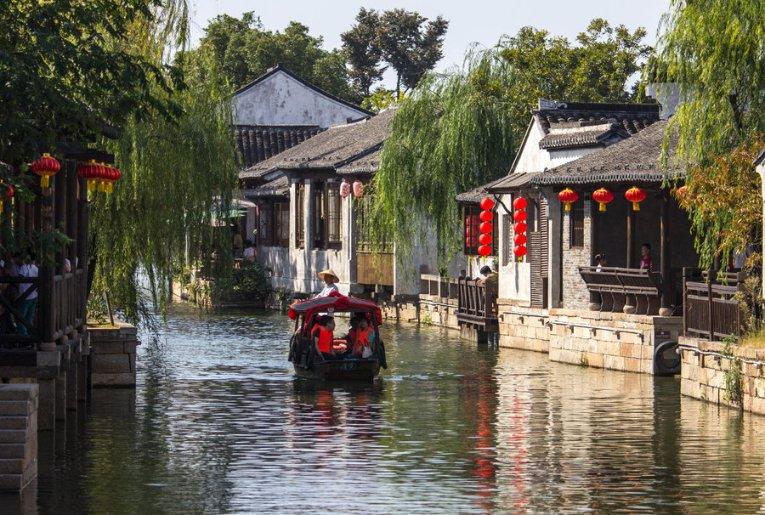 温暖旅客归途，江苏5900多名青年志愿者奔赴春运一线